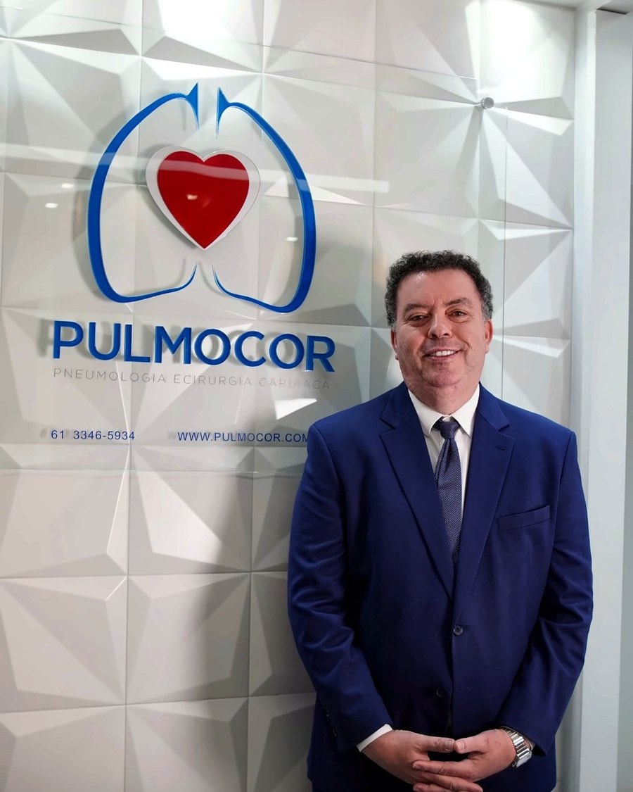 Dr. Guilherme Carvalho na recepção da Clínica PULMOCOR